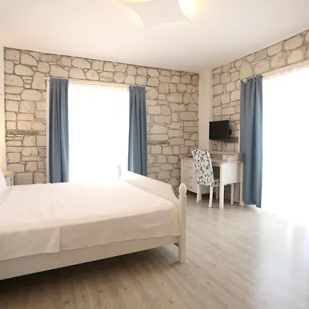 Mavi Alacati